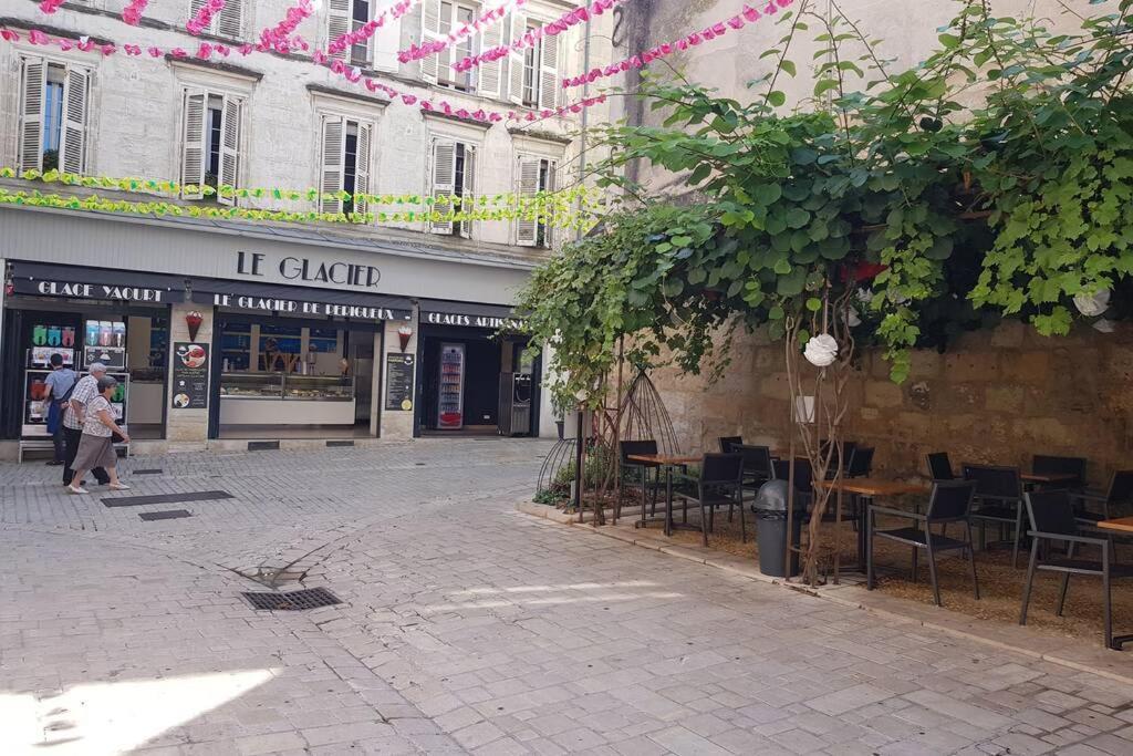Superbe Loft T4 De 96 M2 Au Coeur Perigueux Apartment Exterior photo